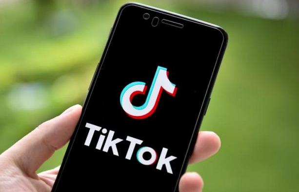 TikTok Tests “Video Auto-Tracking” for Moving Subjects 